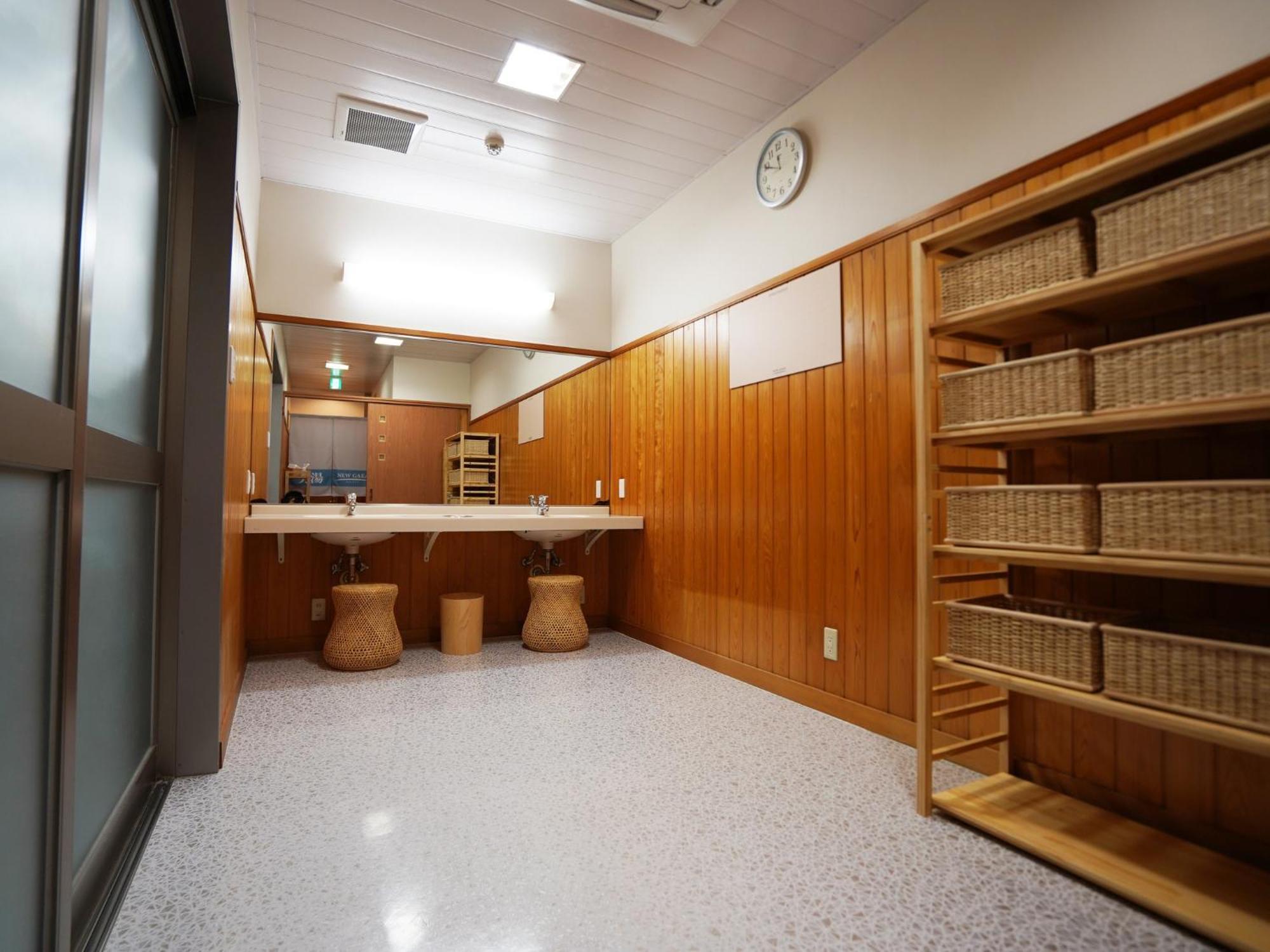 Hotel New Gaea Iizuka Экстерьер фото